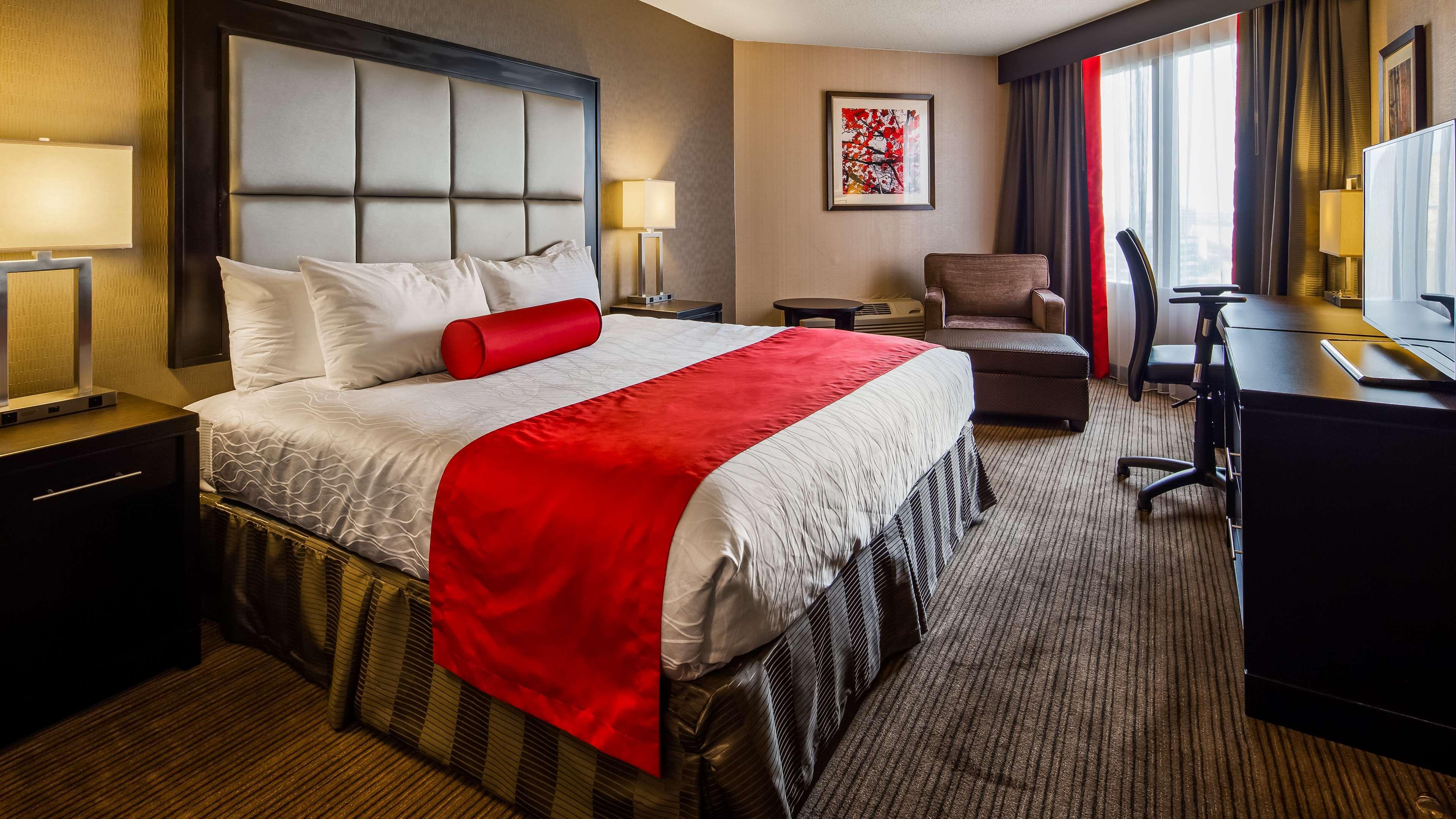 Best Western Plus Waterfront Hotel Windsor Exterior photo