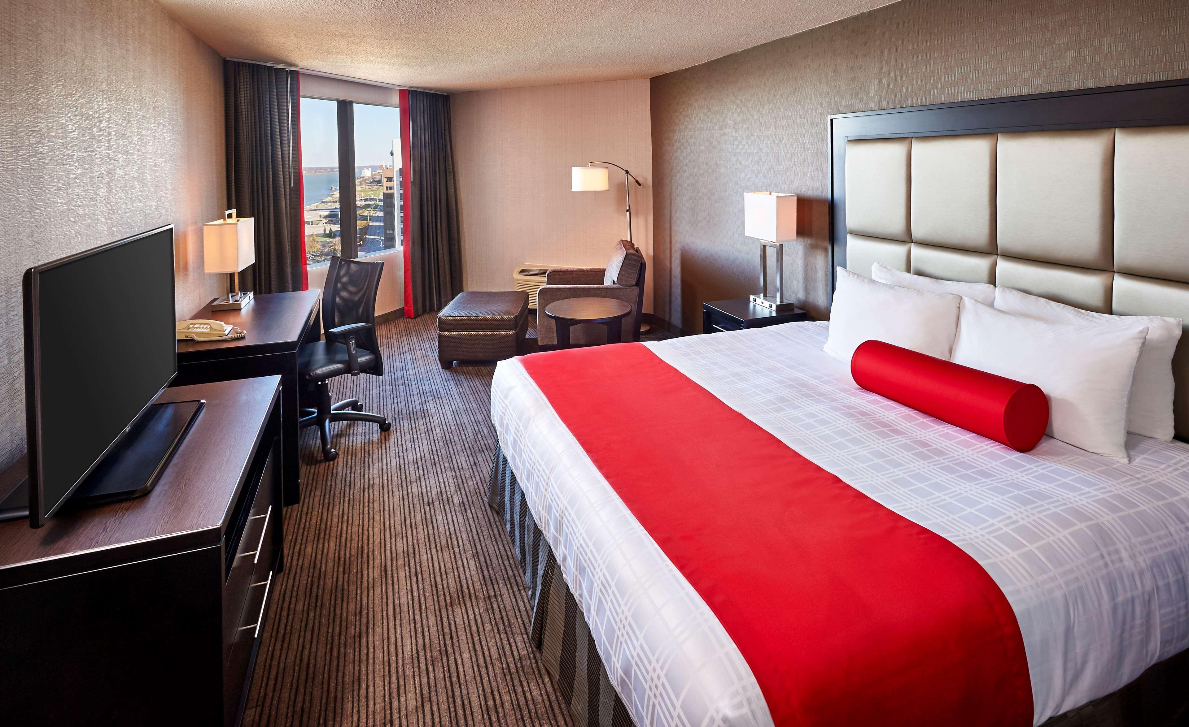 Best Western Plus Waterfront Hotel Windsor Exterior photo