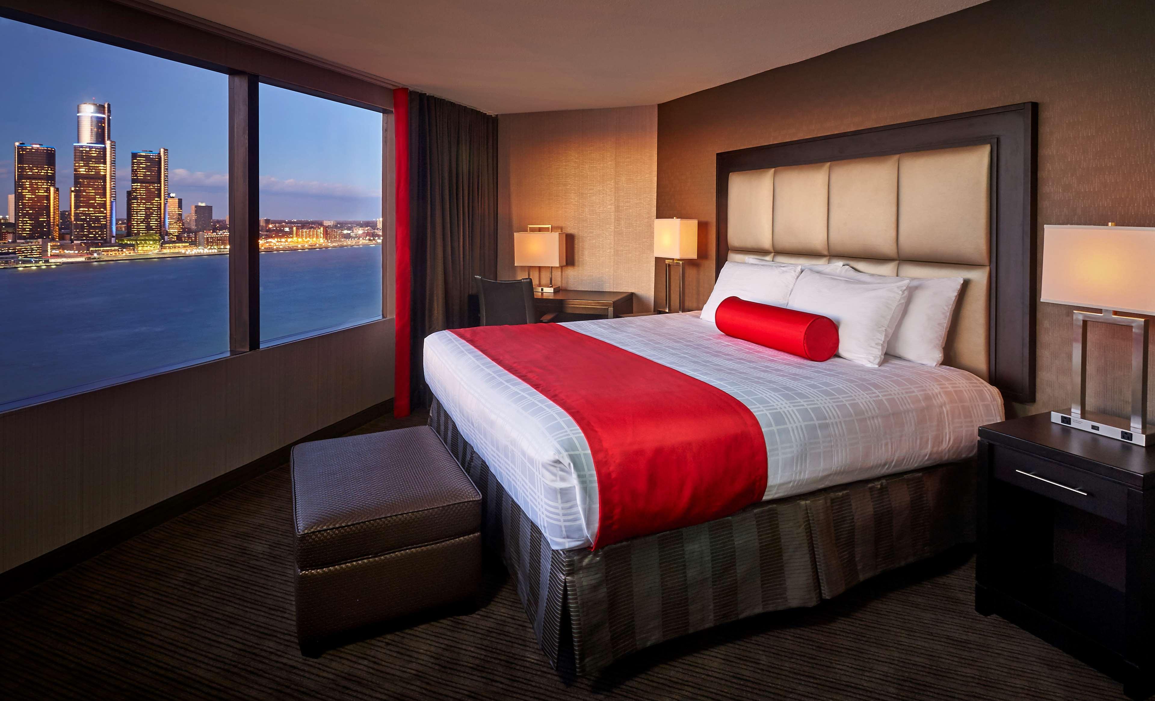 Best Western Plus Waterfront Hotel Windsor Exterior photo