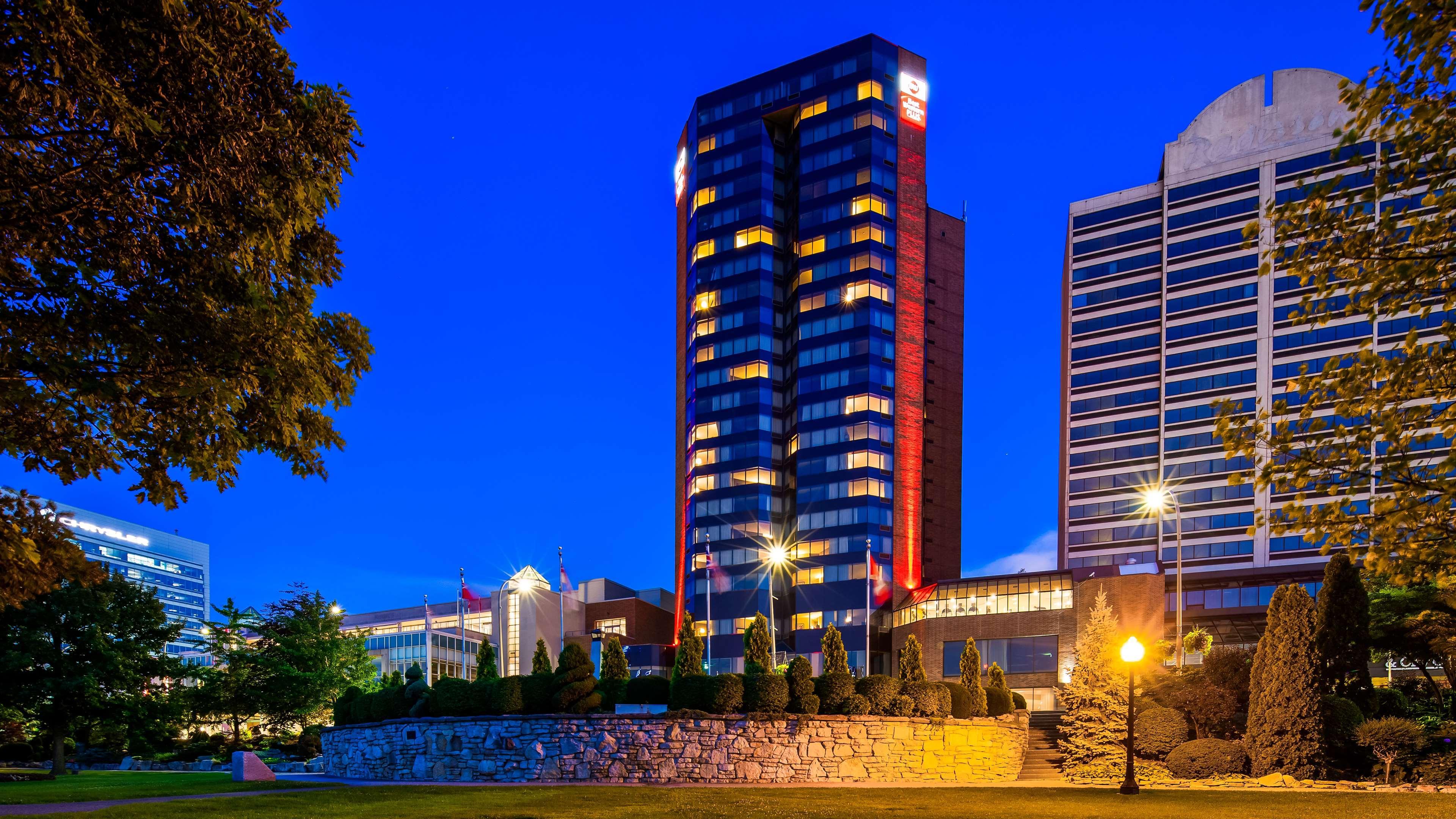 Best Western Plus Waterfront Hotel Windsor Exterior photo