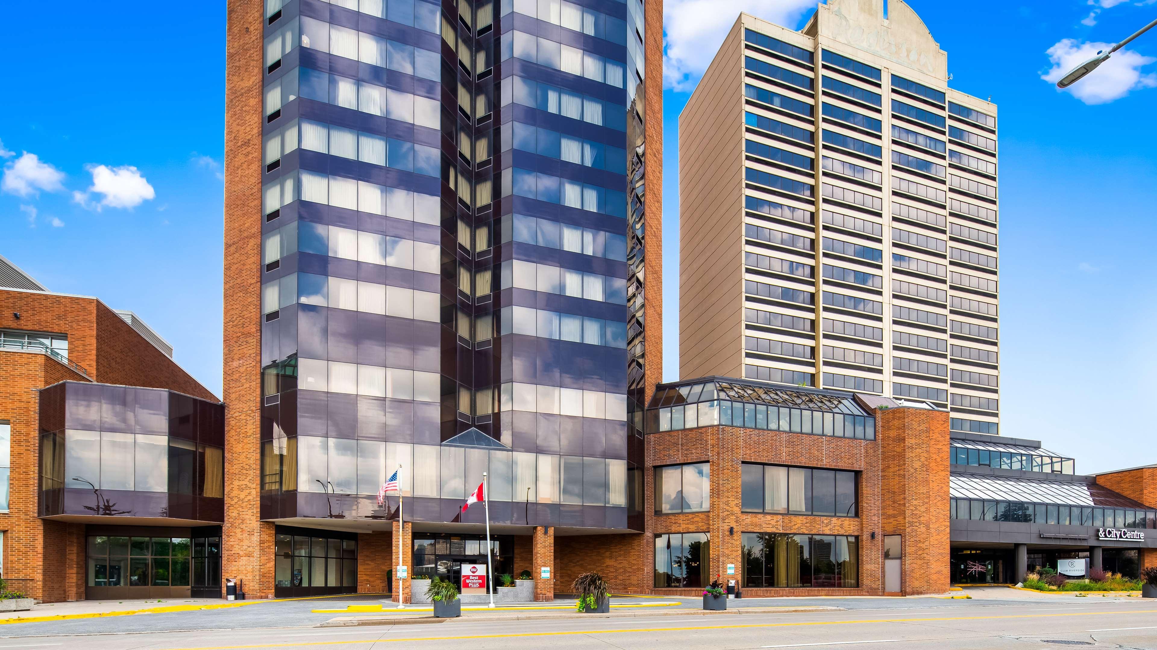 Best Western Plus Waterfront Hotel Windsor Exterior photo