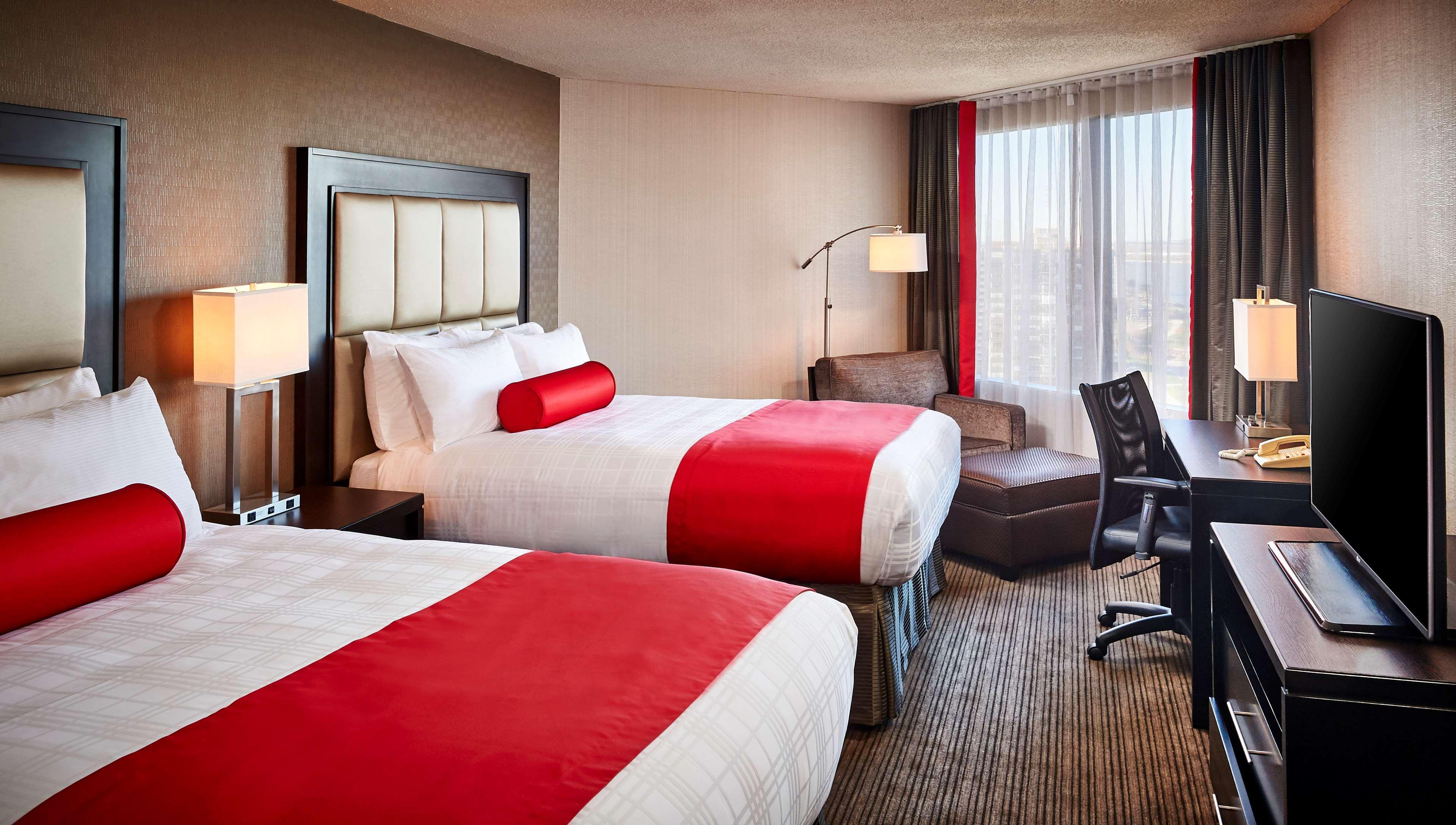 Best Western Plus Waterfront Hotel Windsor Exterior photo