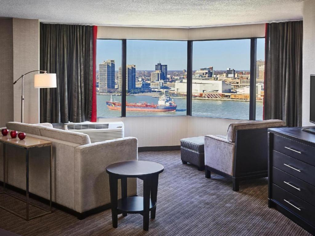 Best Western Plus Waterfront Hotel Windsor Exterior photo