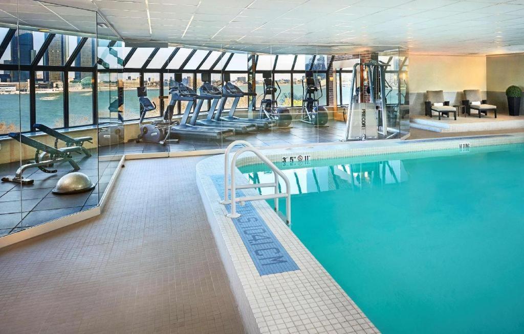 Best Western Plus Waterfront Hotel Windsor Exterior photo