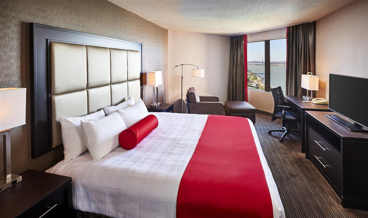 Best Western Plus Waterfront Hotel Windsor Exterior photo
